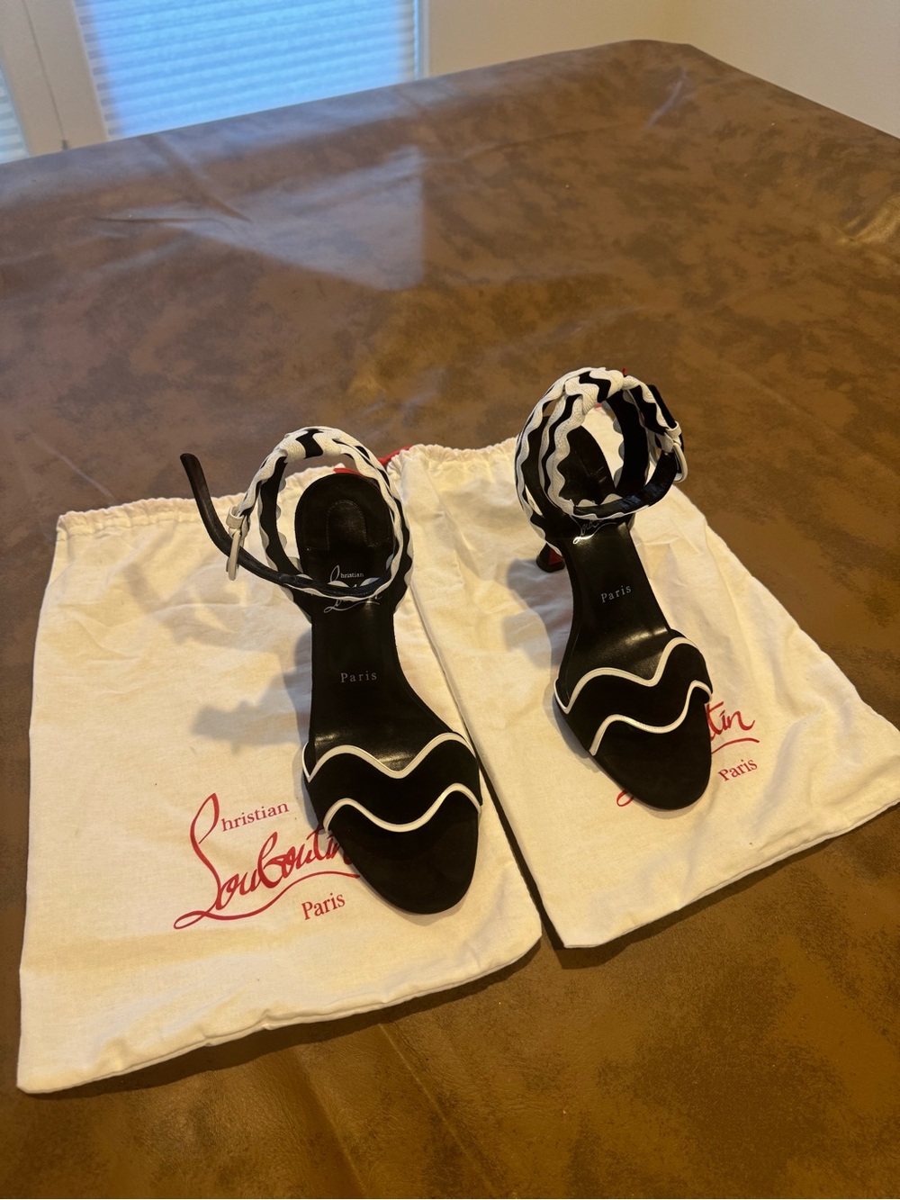 Christian Louboutin Corolobessa 85 Wavy
Suede Sandal Heels Size 39.5 Black - Picture 2 of 9